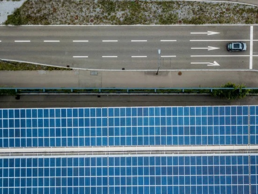 Autopistas Solares: Incrementación de la producción de energía y reducción de accidentes de tráfico