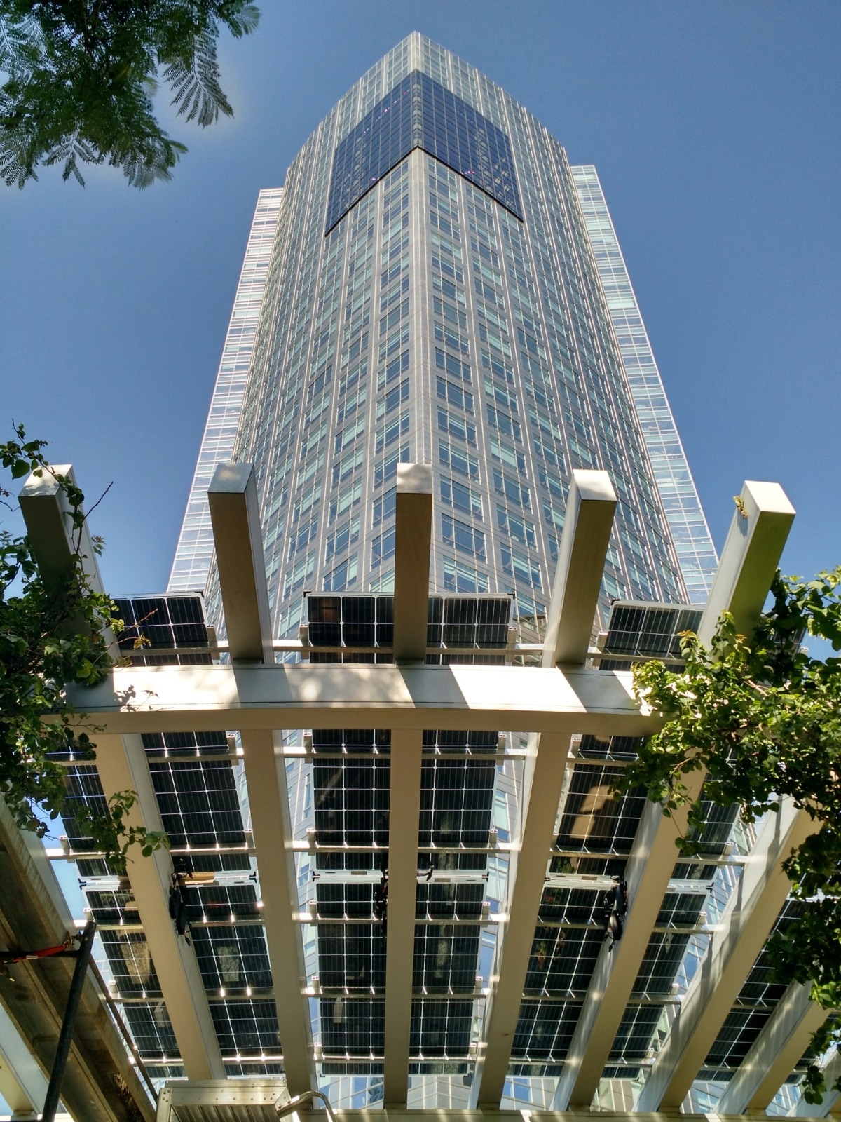 PÉRGOLA SOLAR PUERTO MADERO