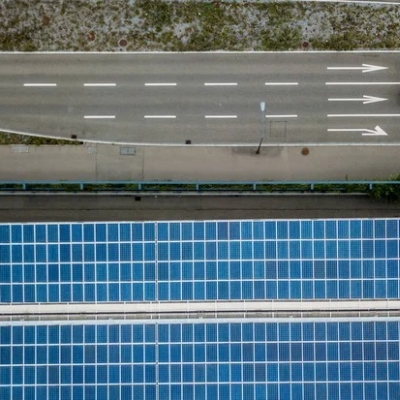 Autopistas Solares: Incrementación de la producción de energía y reducción de accidentes de tráfico